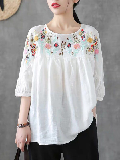 Round Neck Embroidered Five-Point Sleeve T-shirt